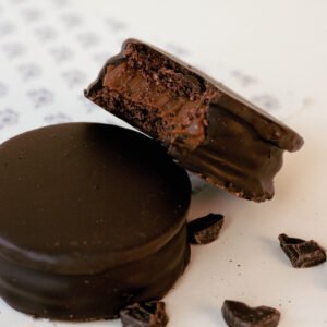 Alfajor de dulce de leche y chocolate